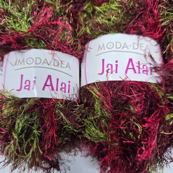 Lot of 17 Moda Dea Jai Alai Yarn Damson 6532 100% Polyester 50g 98yds Green Red - Picture 2 of 11